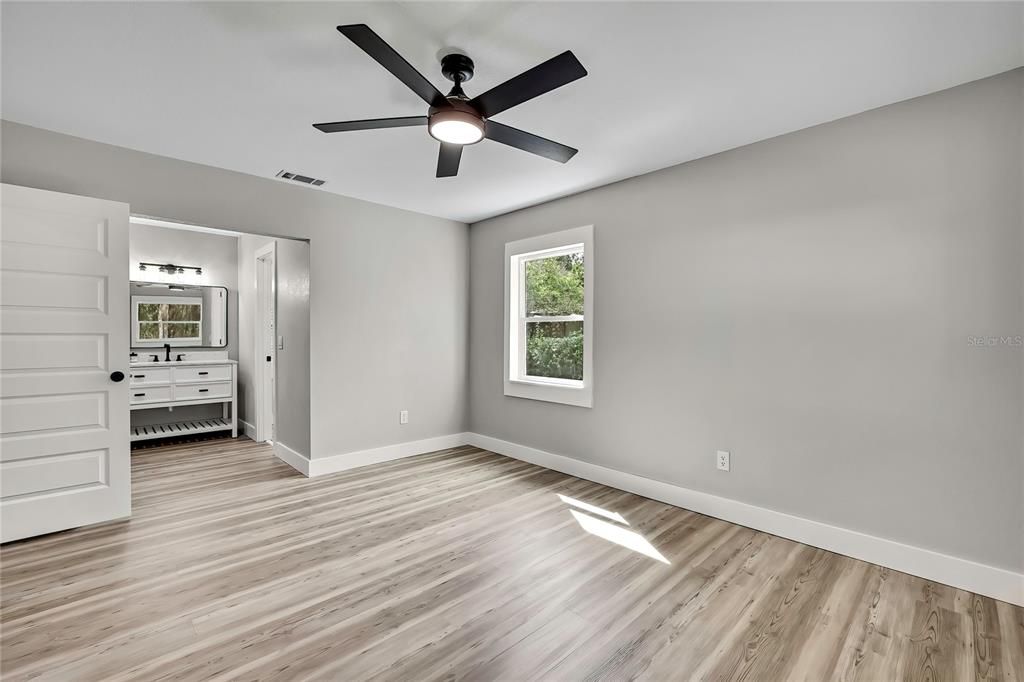 For Sale: $350,000 (3 beds, 2 baths, 1444 Square Feet)