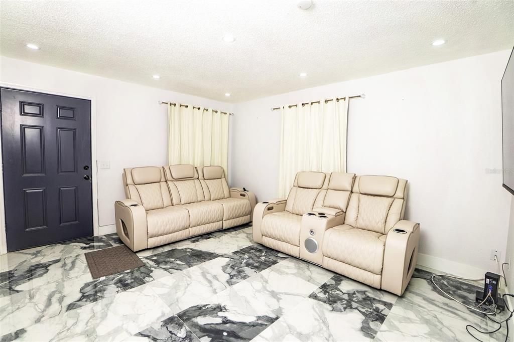 For Sale: $550,000 (3 beds, 2 baths, 1348 Square Feet)