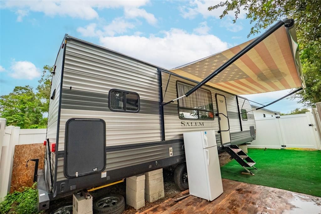 For Sale: $550,000 (3 beds, 2 baths, 1348 Square Feet)