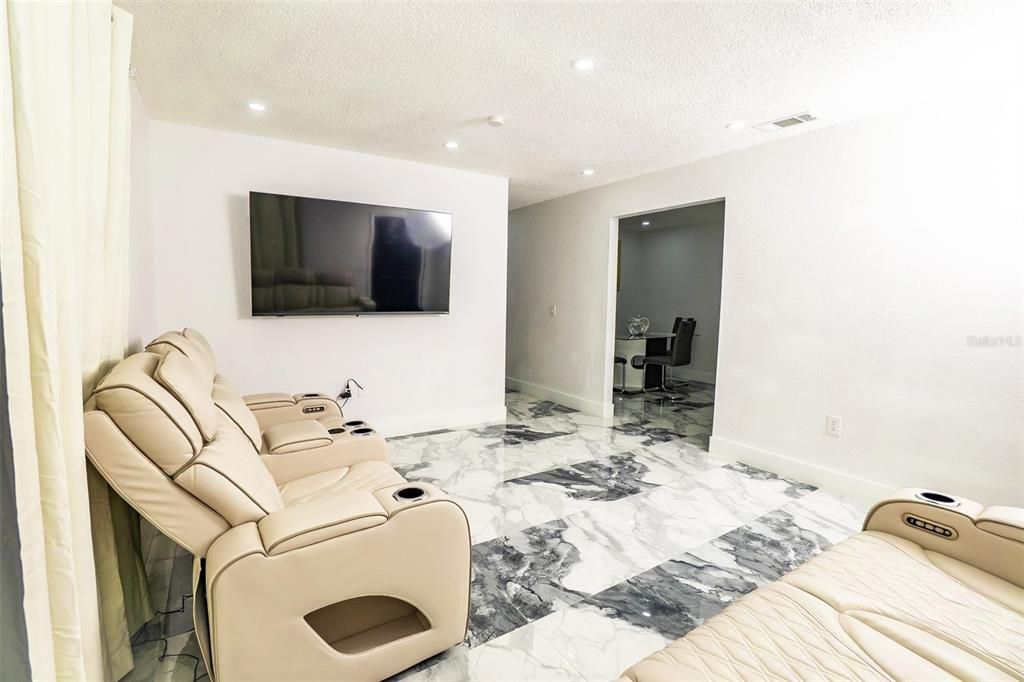 For Sale: $550,000 (3 beds, 2 baths, 1348 Square Feet)