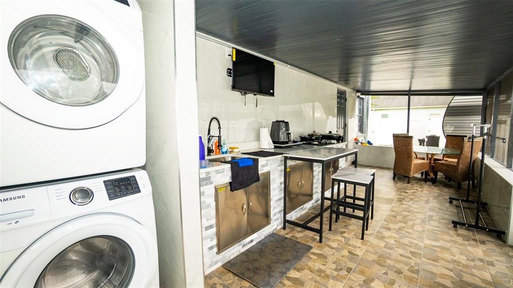 For Sale: $550,000 (3 beds, 2 baths, 1348 Square Feet)