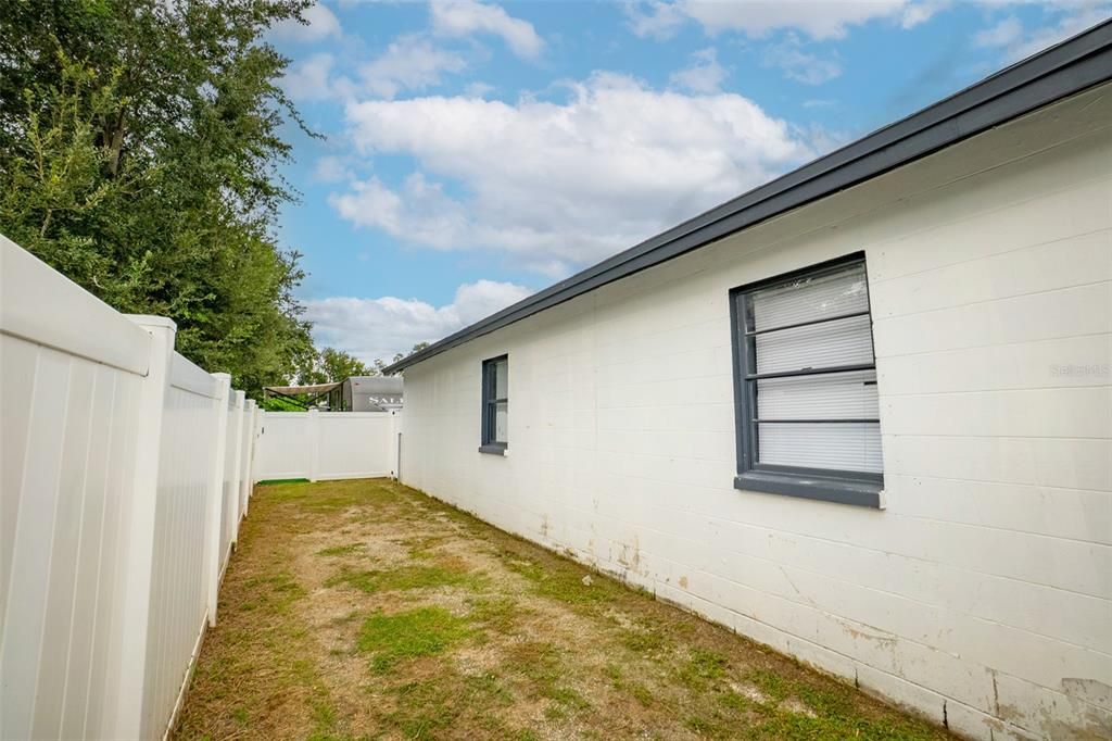 For Sale: $550,000 (3 beds, 2 baths, 1348 Square Feet)