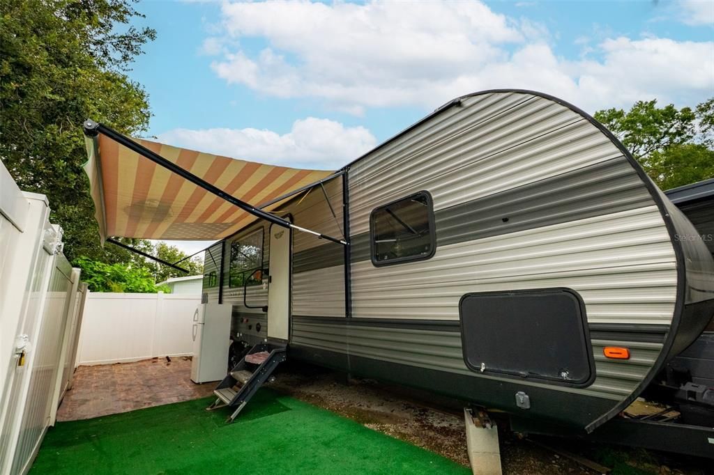 For Sale: $550,000 (3 beds, 2 baths, 1348 Square Feet)