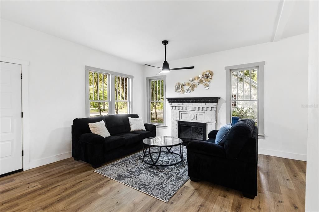 For Sale: $189,900 (3 beds, 2 baths, 1266 Square Feet)