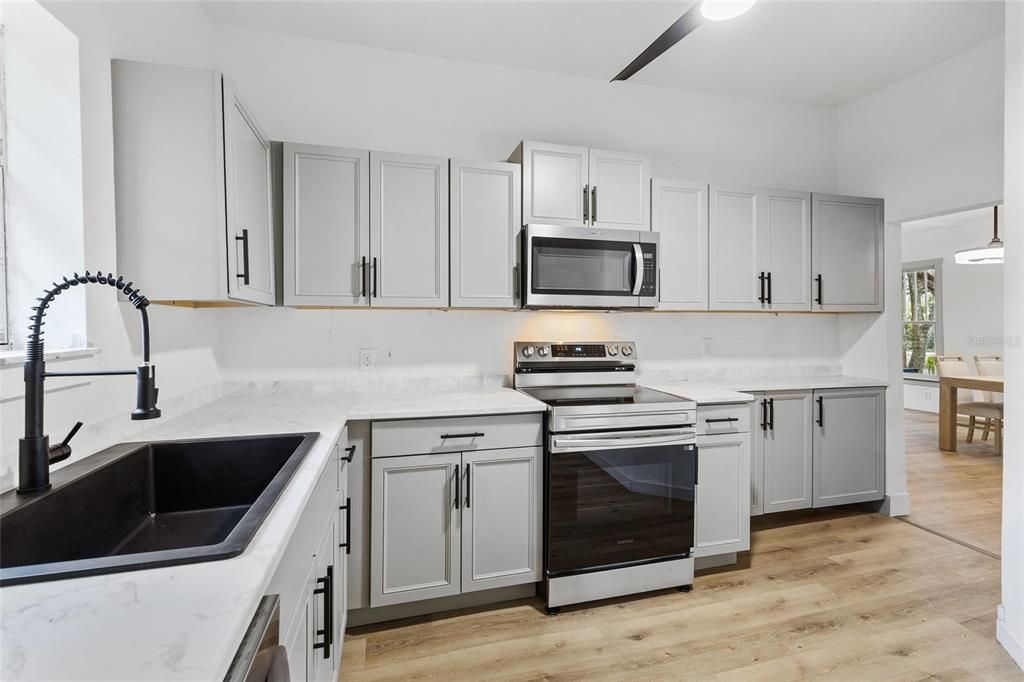 For Sale: $189,900 (3 beds, 2 baths, 1266 Square Feet)