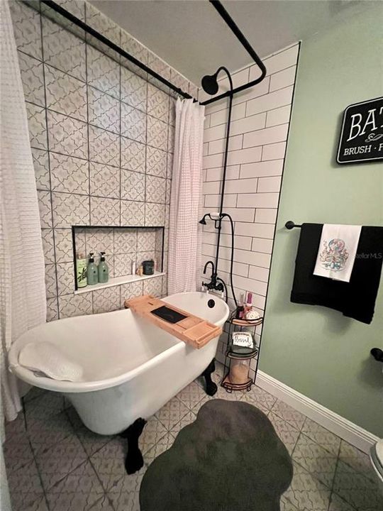 For Sale: $357,000 (4 beds, 3 baths, 1605 Square Feet)