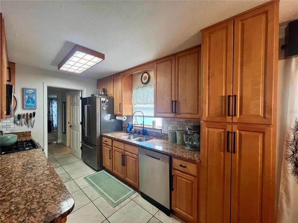 For Sale: $357,000 (4 beds, 3 baths, 1605 Square Feet)