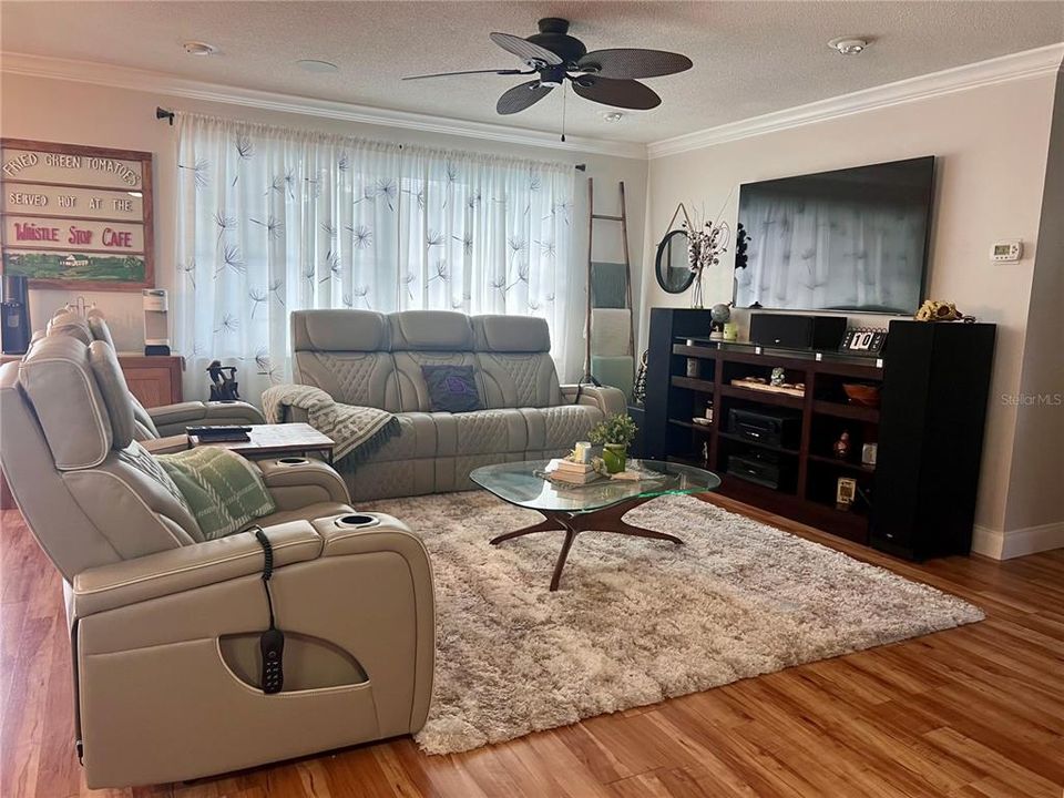 For Sale: $357,000 (4 beds, 3 baths, 1605 Square Feet)