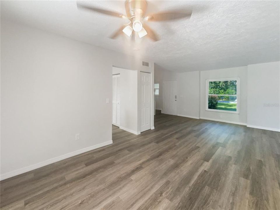 For Sale: $358,000 (3 beds, 2 baths, 1400 Square Feet)