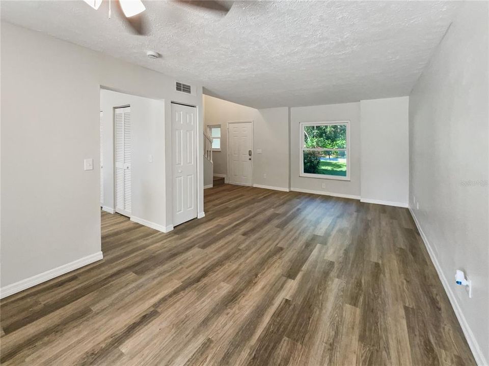 For Sale: $358,000 (3 beds, 2 baths, 1400 Square Feet)