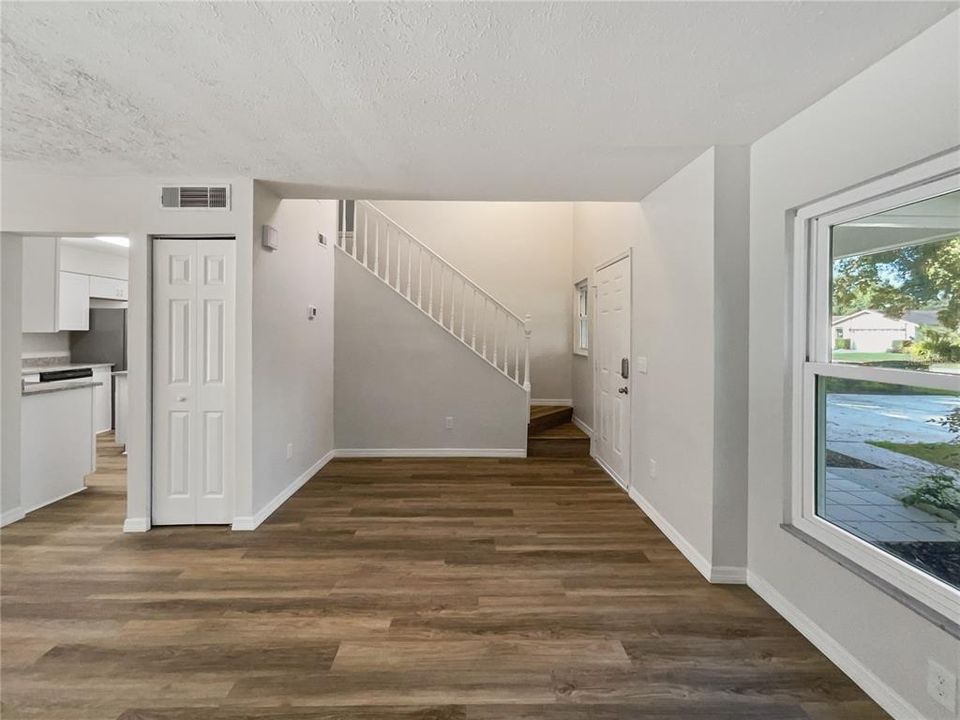 For Sale: $358,000 (3 beds, 2 baths, 1400 Square Feet)