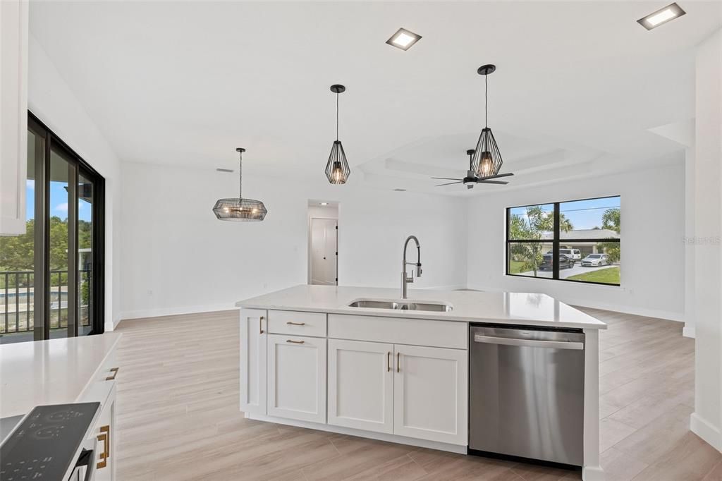 待售: $650,000 (3 贝兹, 2 浴室, 1682 平方英尺)