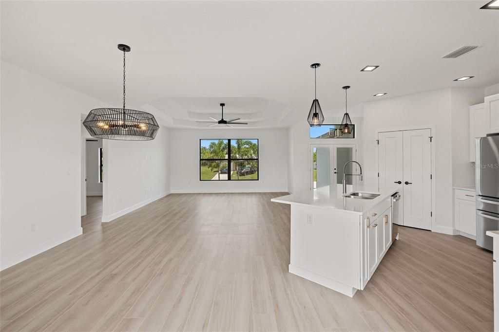 待售: $650,000 (3 贝兹, 2 浴室, 1682 平方英尺)