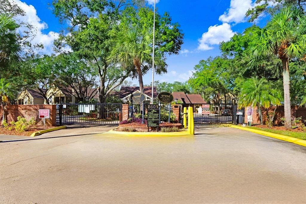 Active With Contract: $2,000 (2 beds, 2 baths, 1007 Square Feet)