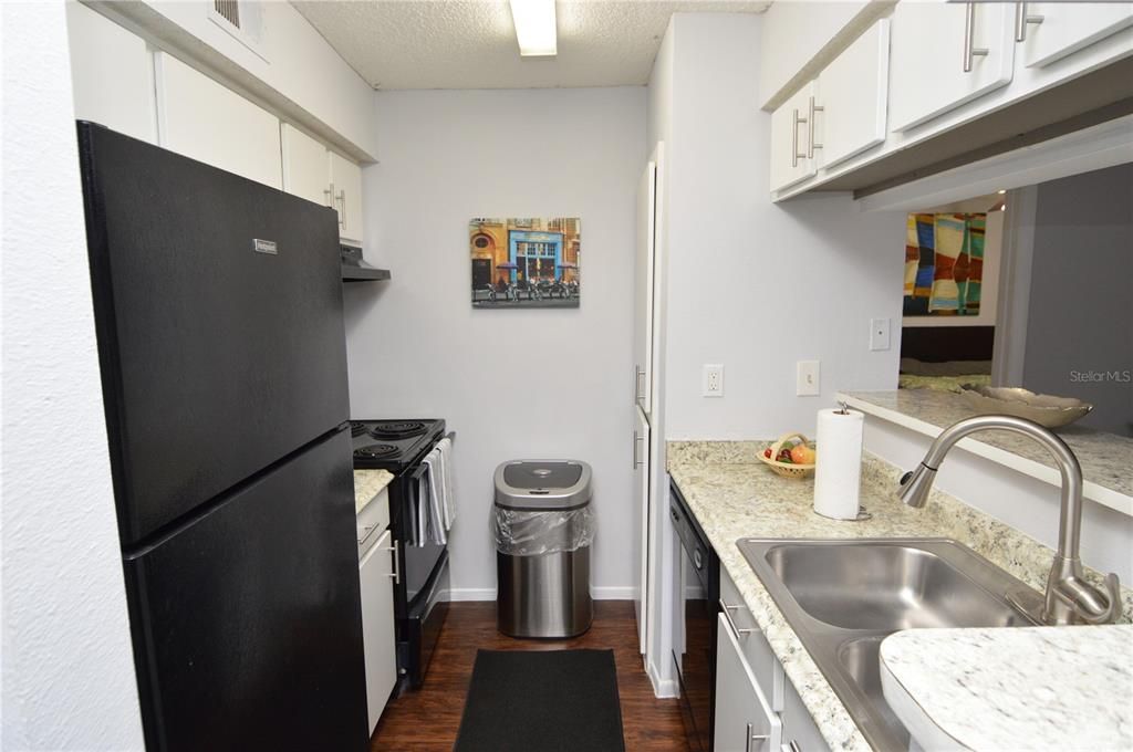 Active With Contract: $2,000 (2 beds, 2 baths, 1007 Square Feet)