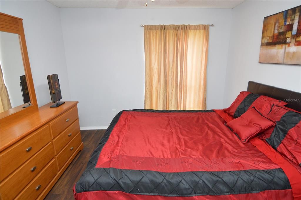 Active With Contract: $2,000 (2 beds, 2 baths, 1007 Square Feet)