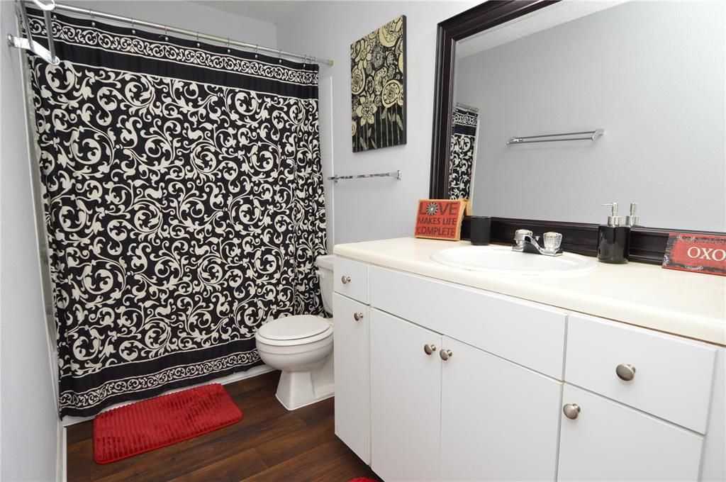 Active With Contract: $2,000 (2 beds, 2 baths, 1007 Square Feet)