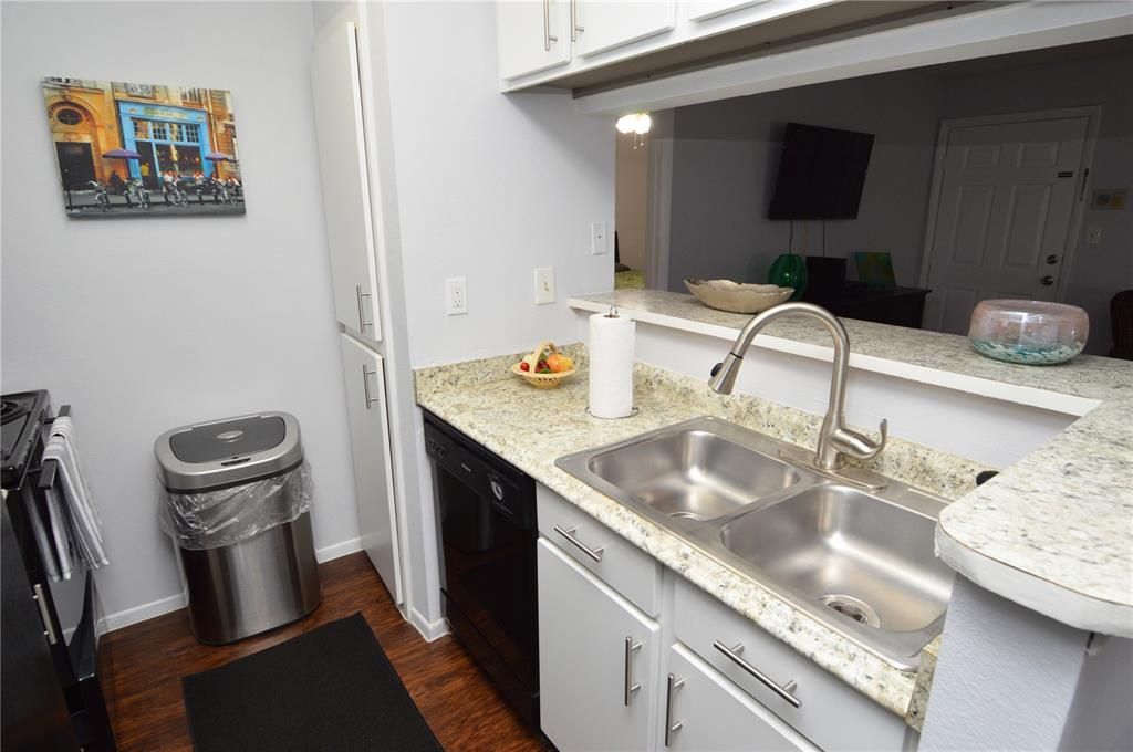 Active With Contract: $2,000 (2 beds, 2 baths, 1007 Square Feet)