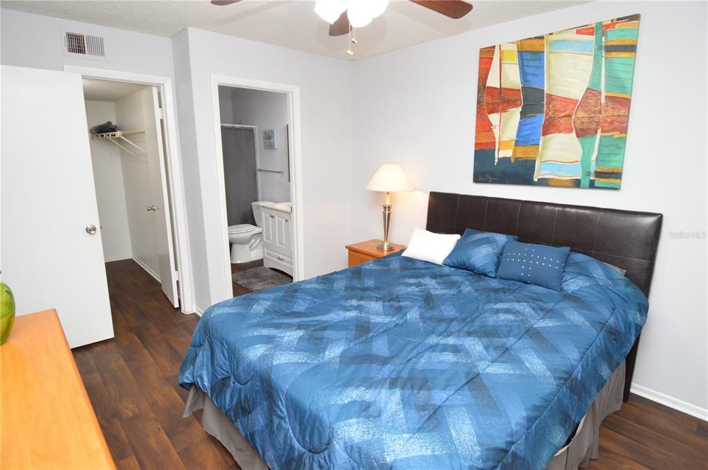 Active With Contract: $2,000 (2 beds, 2 baths, 1007 Square Feet)