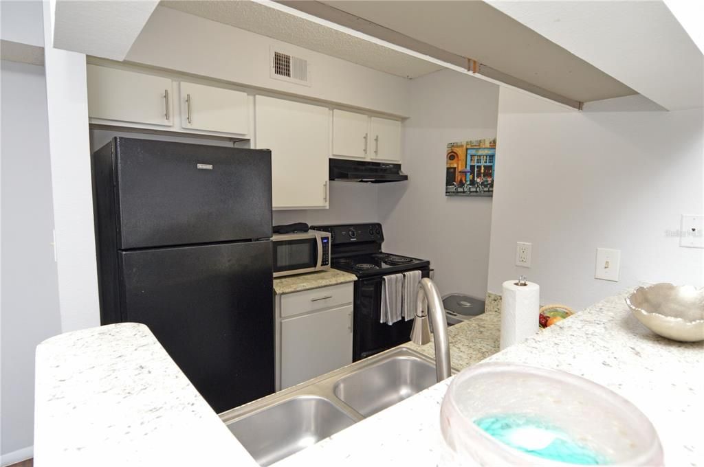 Active With Contract: $2,000 (2 beds, 2 baths, 1007 Square Feet)