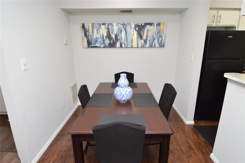 Active With Contract: $2,000 (2 beds, 2 baths, 1007 Square Feet)