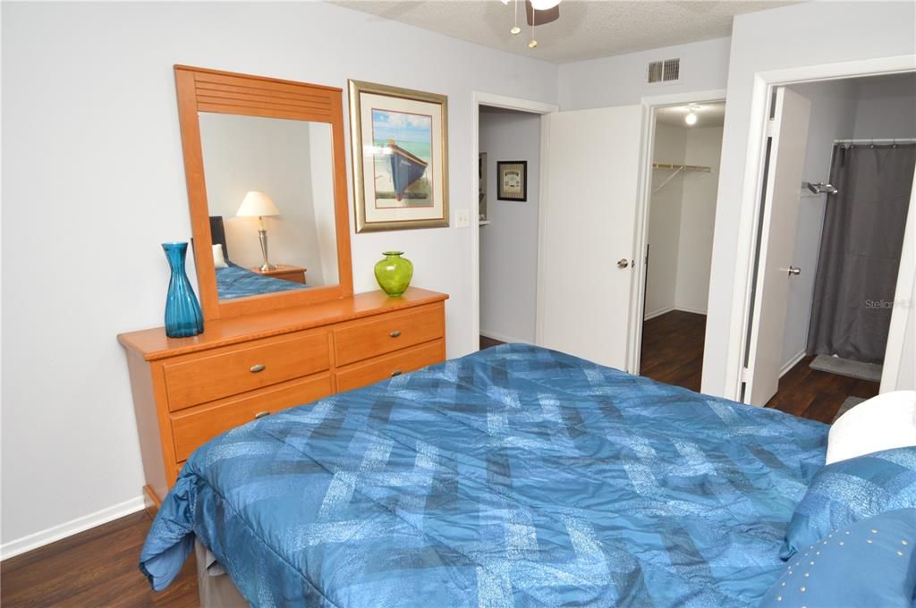 Active With Contract: $2,000 (2 beds, 2 baths, 1007 Square Feet)