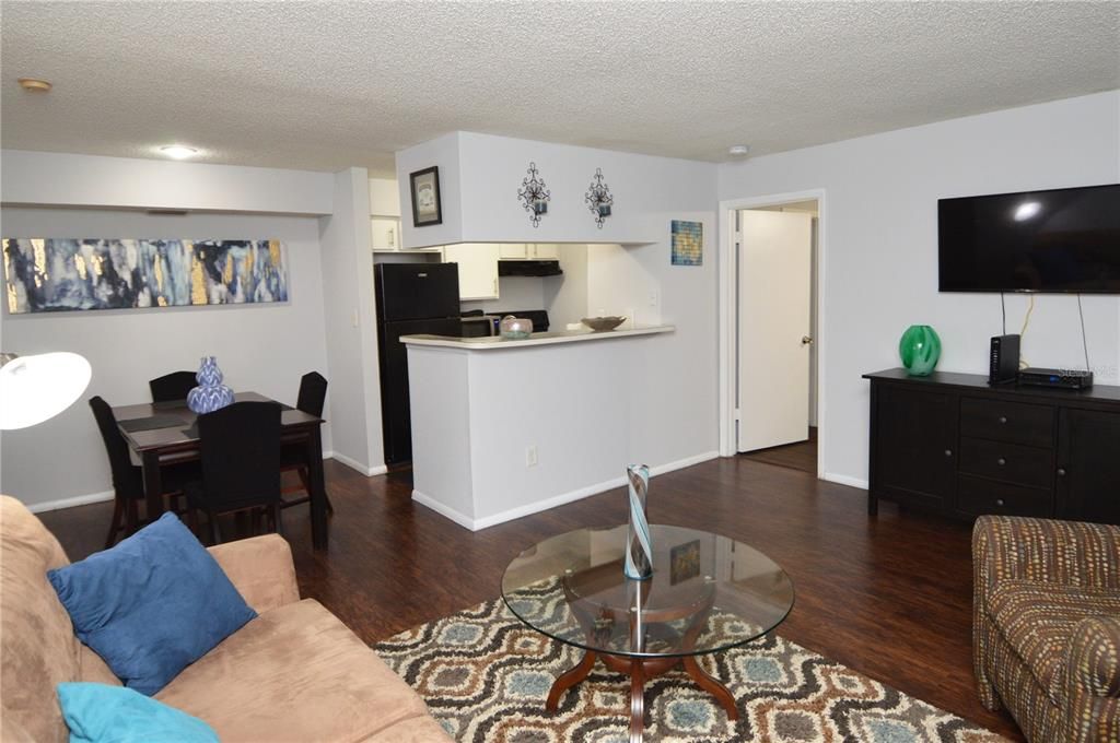Active With Contract: $2,000 (2 beds, 2 baths, 1007 Square Feet)