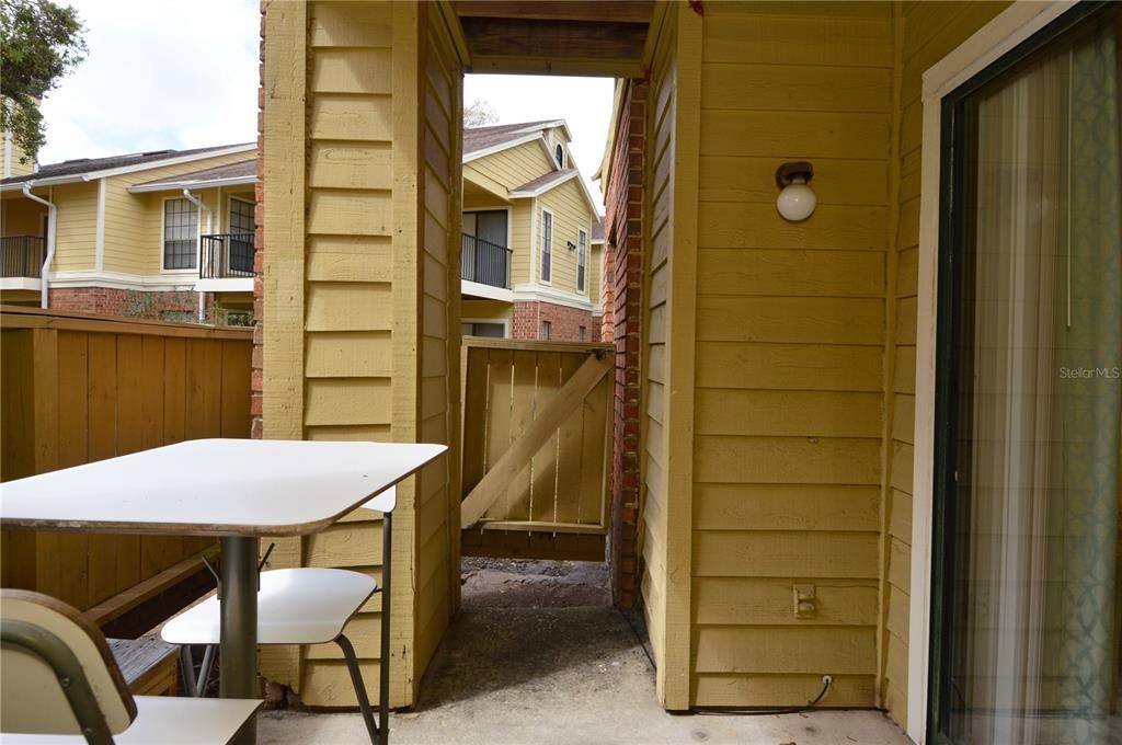 Active With Contract: $2,000 (2 beds, 2 baths, 1007 Square Feet)