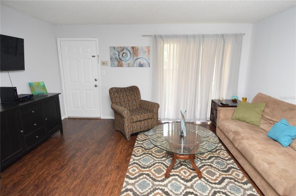 Active With Contract: $2,000 (2 beds, 2 baths, 1007 Square Feet)