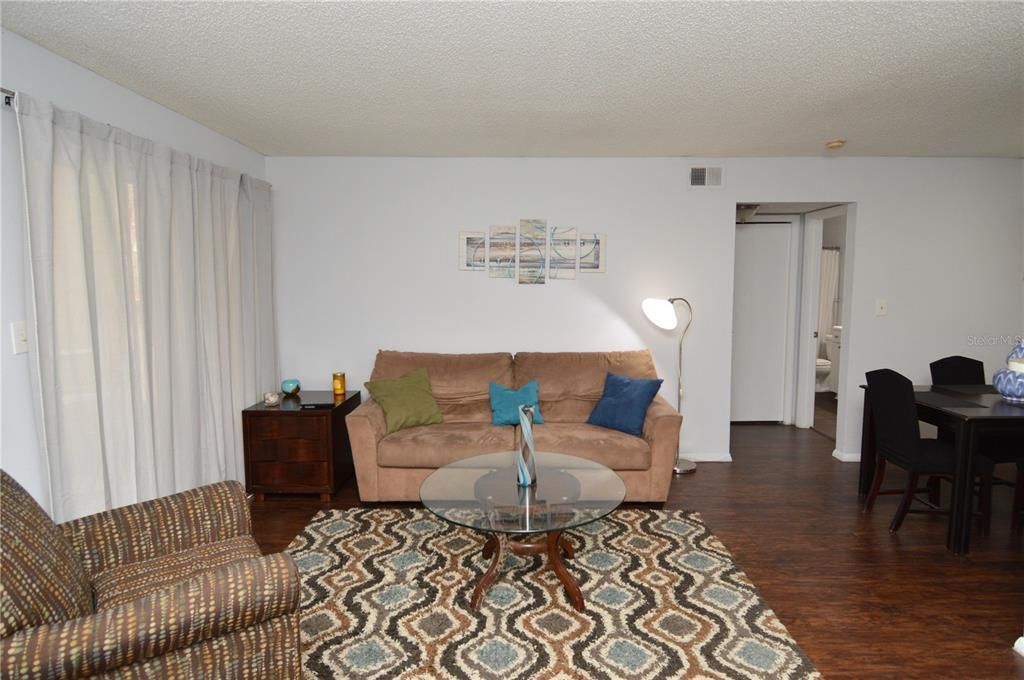 Active With Contract: $2,000 (2 beds, 2 baths, 1007 Square Feet)