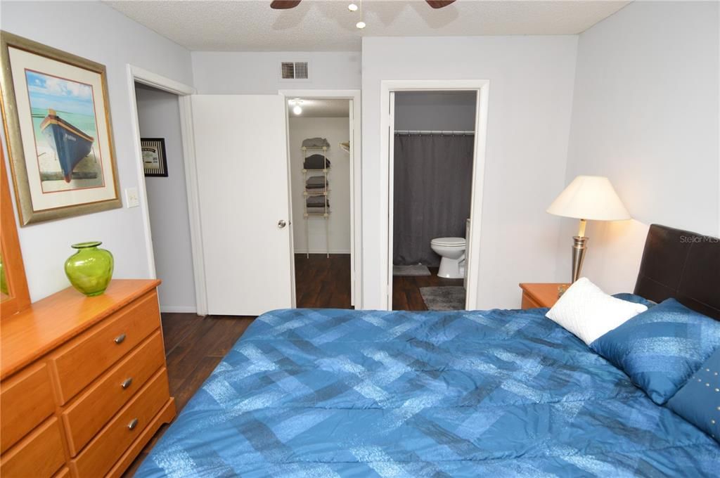 Active With Contract: $2,000 (2 beds, 2 baths, 1007 Square Feet)