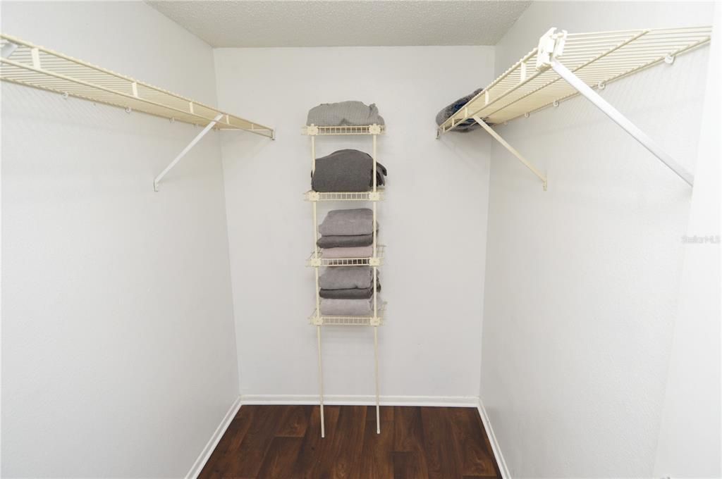 Active With Contract: $2,000 (2 beds, 2 baths, 1007 Square Feet)