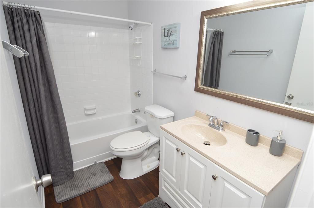 Active With Contract: $2,000 (2 beds, 2 baths, 1007 Square Feet)