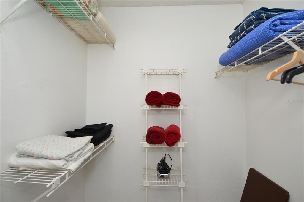 Active With Contract: $2,000 (2 beds, 2 baths, 1007 Square Feet)