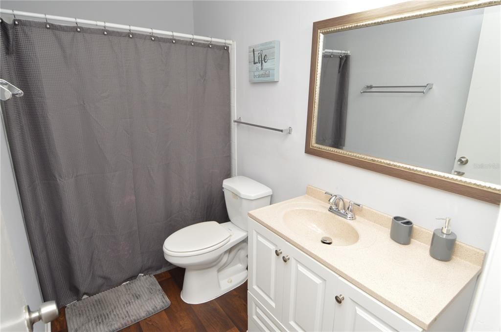 Active With Contract: $2,000 (2 beds, 2 baths, 1007 Square Feet)