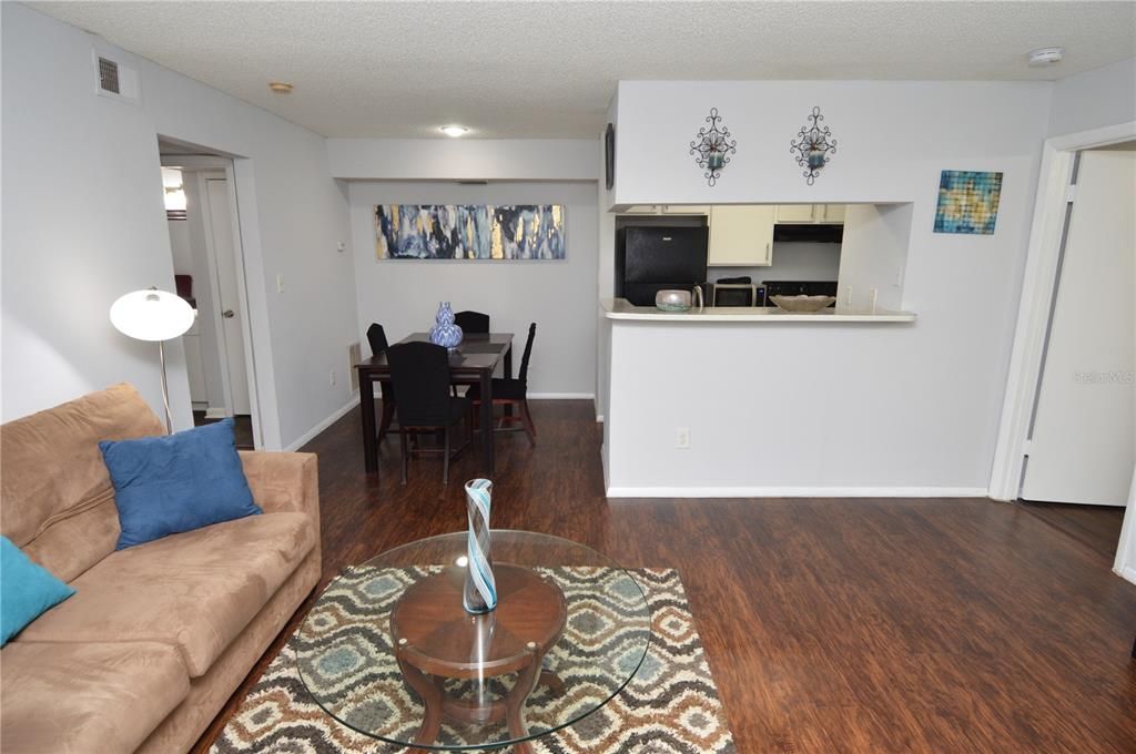Active With Contract: $2,000 (2 beds, 2 baths, 1007 Square Feet)