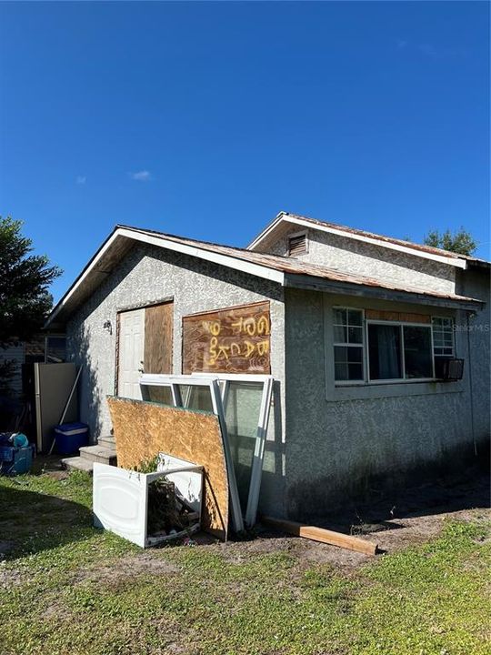 На продажу: $85,000 (3 спален, 1 ванн, 1242 Квадратных фут)