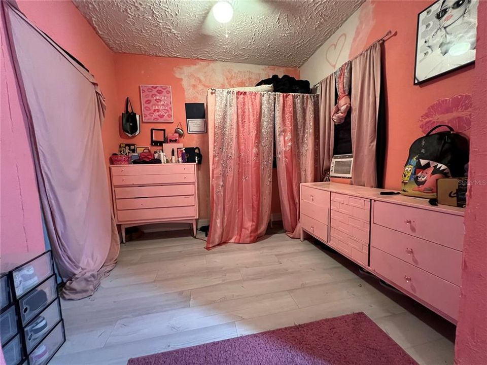 На продажу: $85,000 (3 спален, 1 ванн, 1242 Квадратных фут)