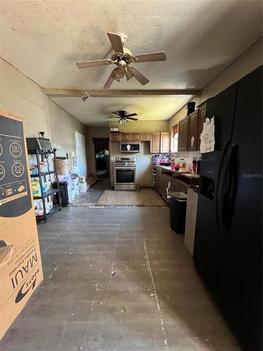 На продажу: $85,000 (3 спален, 1 ванн, 1242 Квадратных фут)