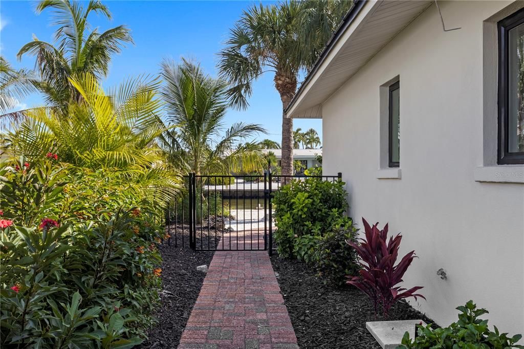 待售: $2,395,000 (3 贝兹, 2 浴室, 1799 平方英尺)