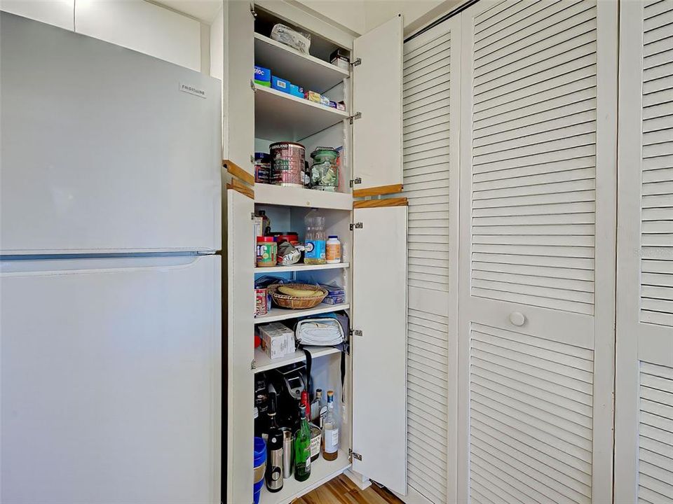 For Sale: $240,000 (2 beds, 2 baths, 1218 Square Feet)