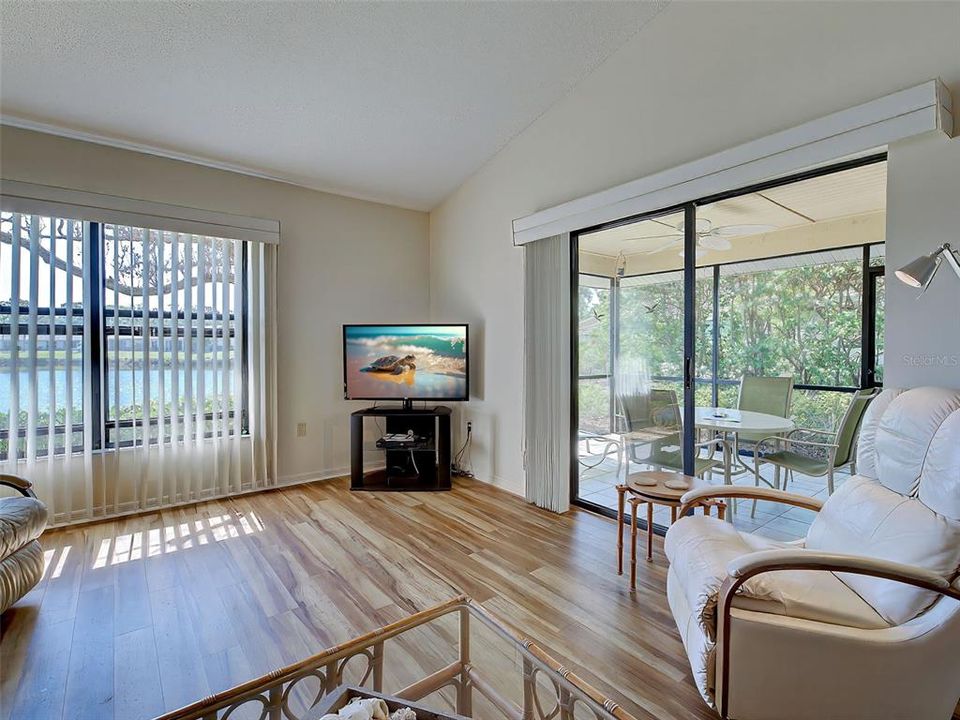 For Sale: $240,000 (2 beds, 2 baths, 1218 Square Feet)