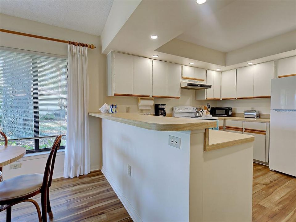 For Sale: $240,000 (2 beds, 2 baths, 1218 Square Feet)