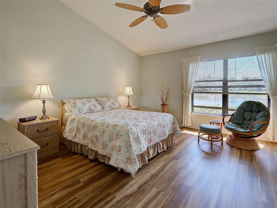 For Sale: $240,000 (2 beds, 2 baths, 1218 Square Feet)