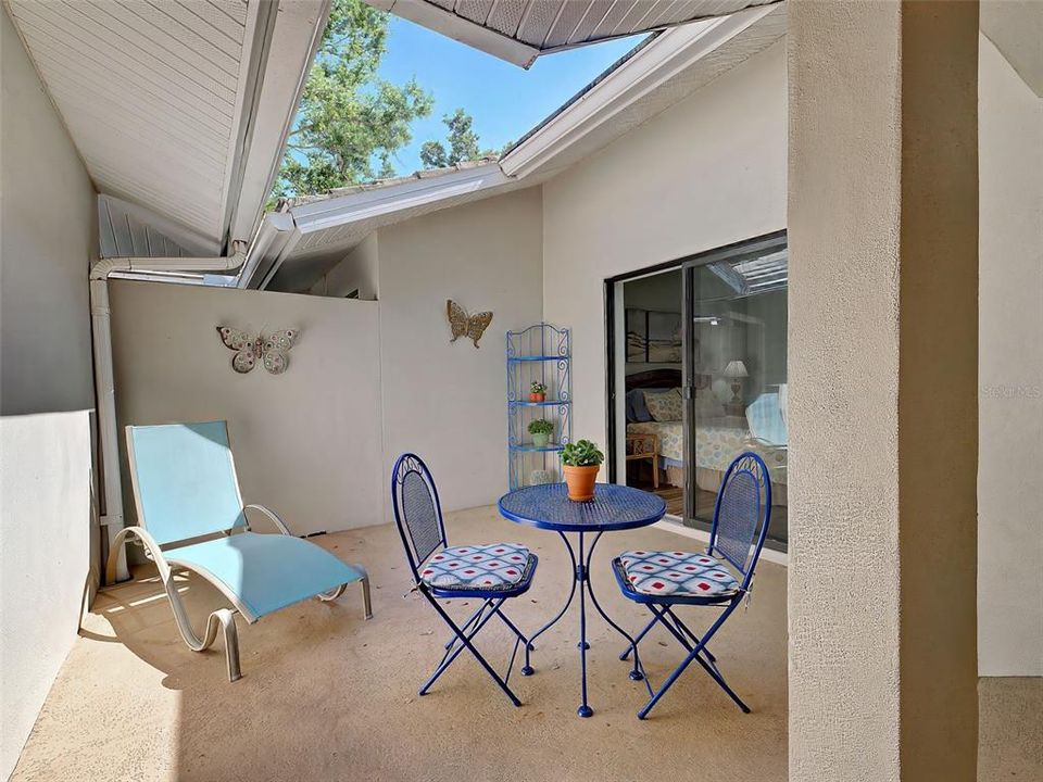 For Sale: $240,000 (2 beds, 2 baths, 1218 Square Feet)