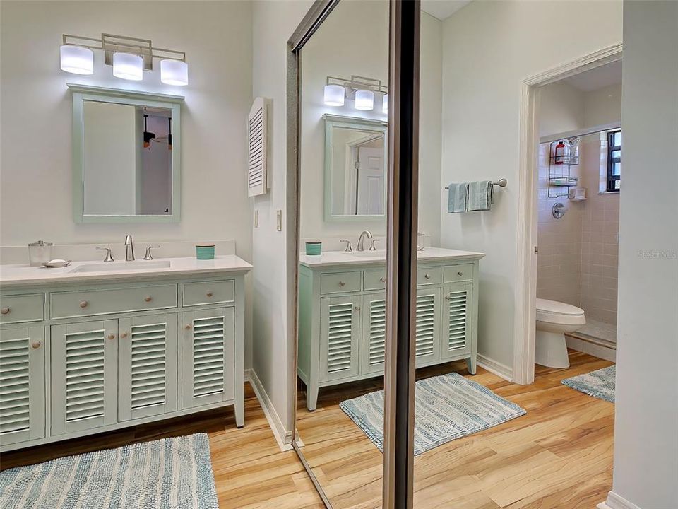 For Sale: $240,000 (2 beds, 2 baths, 1218 Square Feet)