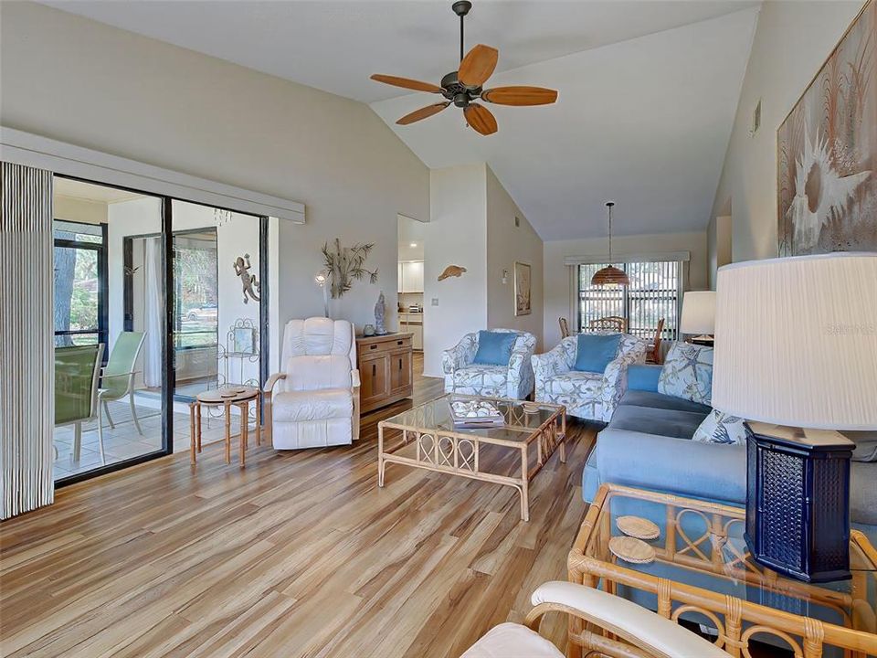 For Sale: $240,000 (2 beds, 2 baths, 1218 Square Feet)