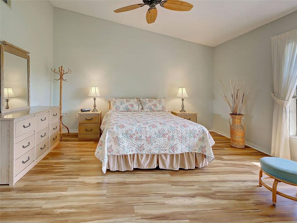 For Sale: $240,000 (2 beds, 2 baths, 1218 Square Feet)