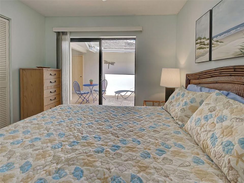 For Sale: $240,000 (2 beds, 2 baths, 1218 Square Feet)