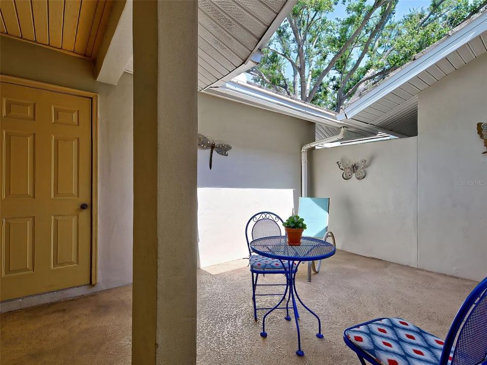 For Sale: $240,000 (2 beds, 2 baths, 1218 Square Feet)